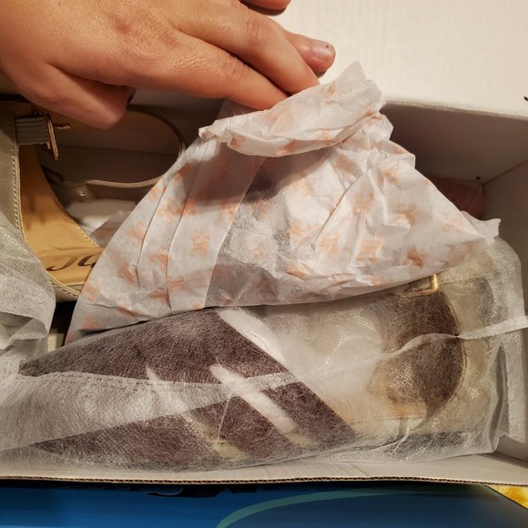 TG Wine Colored Lindon Ankle Strap Flats Brand New in Box! - Picture 2 of 4